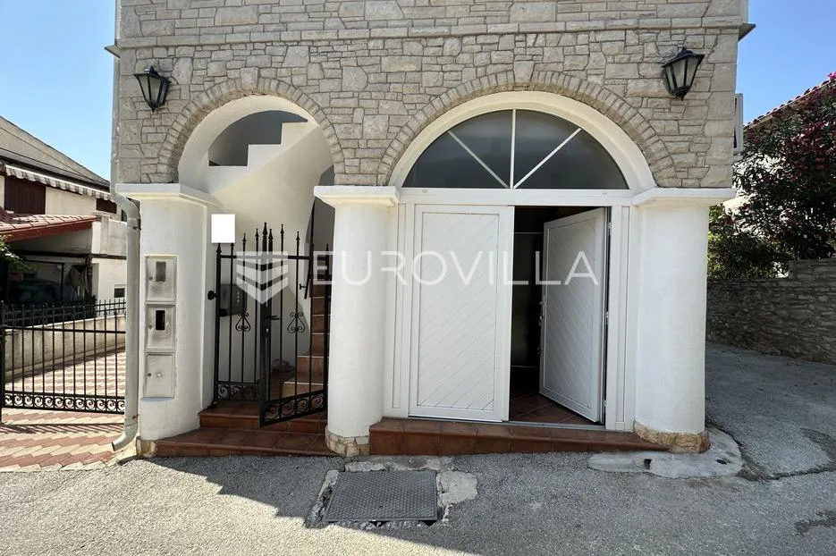 istra, medulin samostojeća kuća 130 m² s prekrasnom krovnom terasom i pogledom more - slika 30