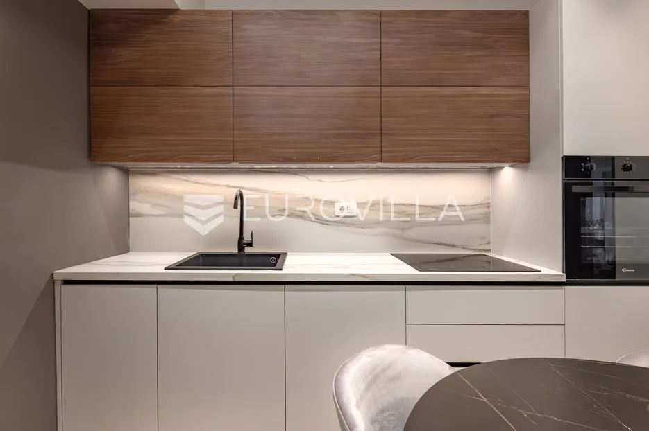 rijeka, centar, novouređen luksuzan stan 100 m² s tri apartmana - slika 15