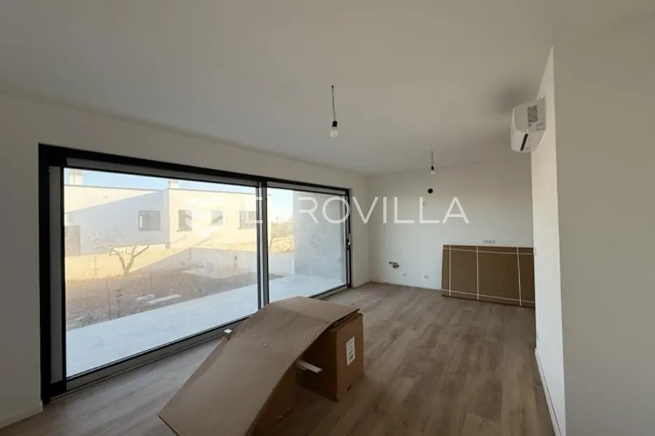 ližnjan, novogradnja, prizemlje, vrt 135 m², 600m do mora - slika 17