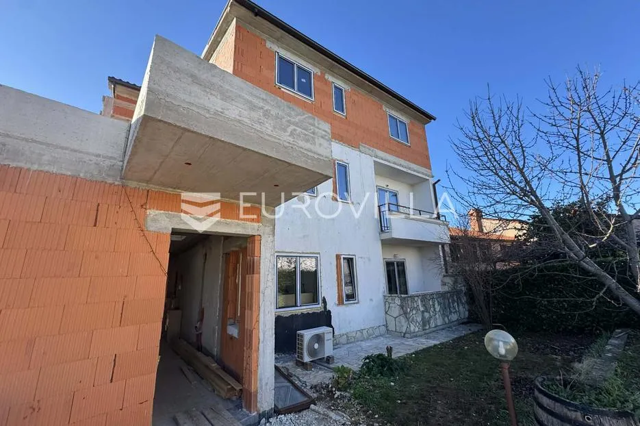 istra, pula, renoviran stan s dvije spavaće sobe i parkingom, 88 m² - slika 2