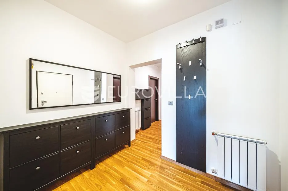 zagreb, jelenovac, prostoran četverosoban stan s balkonom i dvije garaže, 202 m² - slika 12