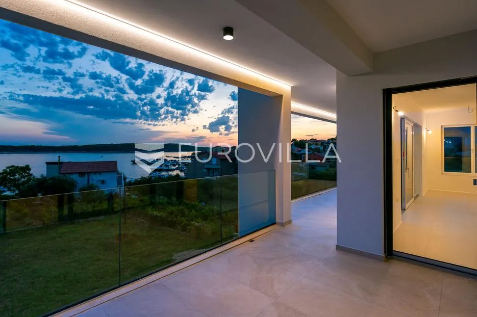 otok rab, barbat, moderan penthouse 107 m², krovna terasa - slika 4