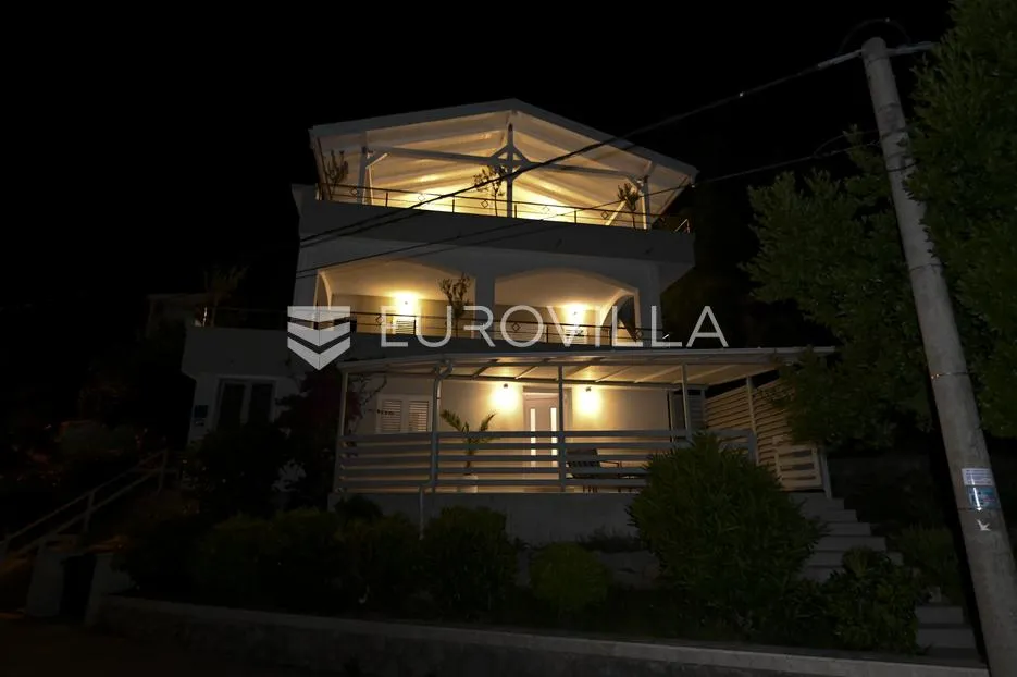 karlobag, cesarca prekrasna vila s bazenom uz more 240 m² - slika 2
