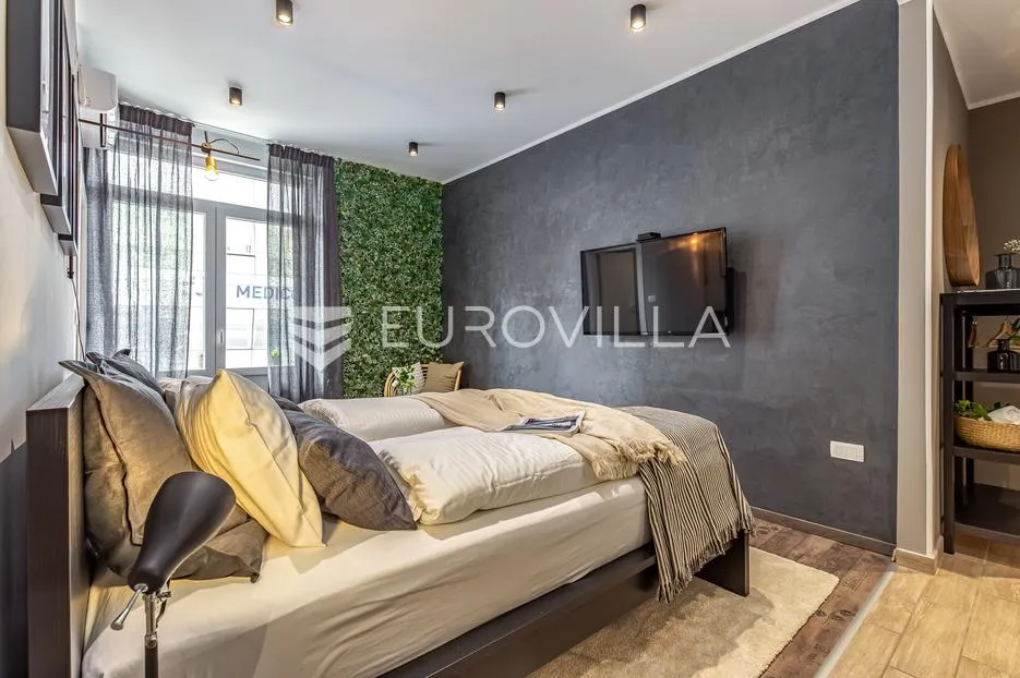 rijeka, centar, novouređen luksuzan stan nkp 98 m2 s tri apartmana - slika 24