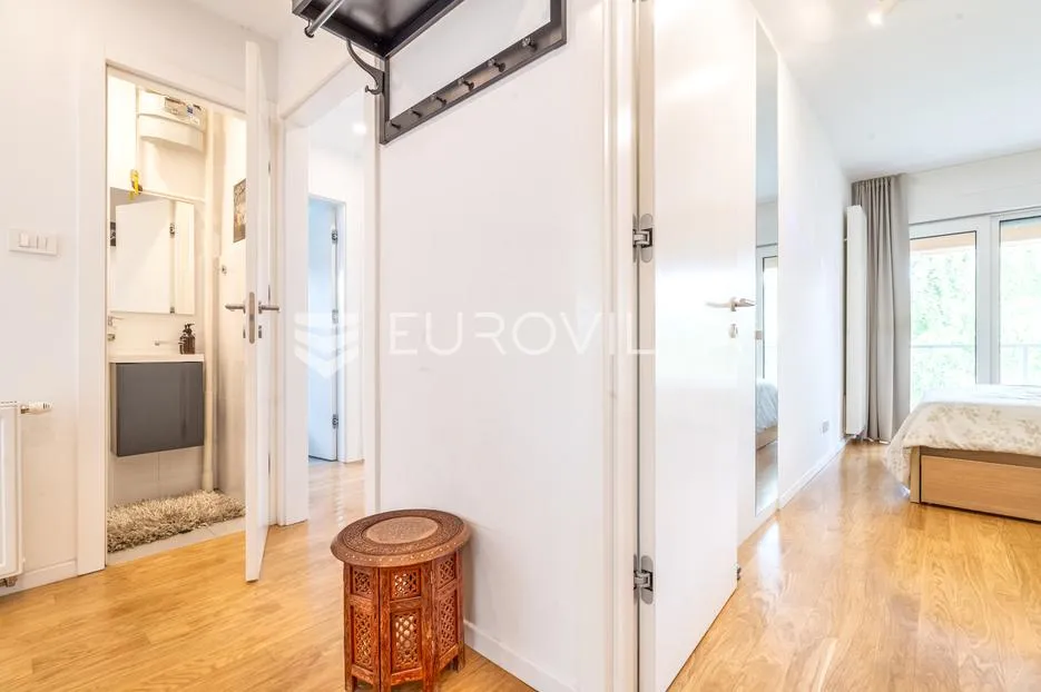 ravnice prekrasan namješten četverosoban stan 120 m² - slika 11