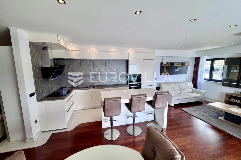 crikvenica, ekskluzivan trosoban stan 102,61 m², samo 50 m do mora, pogled na more - slika 5