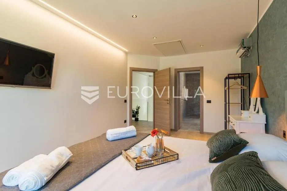 istra, ližnjan, vila 294 m2 s grijanim bazenom i uređenom okućnicom - slika 29