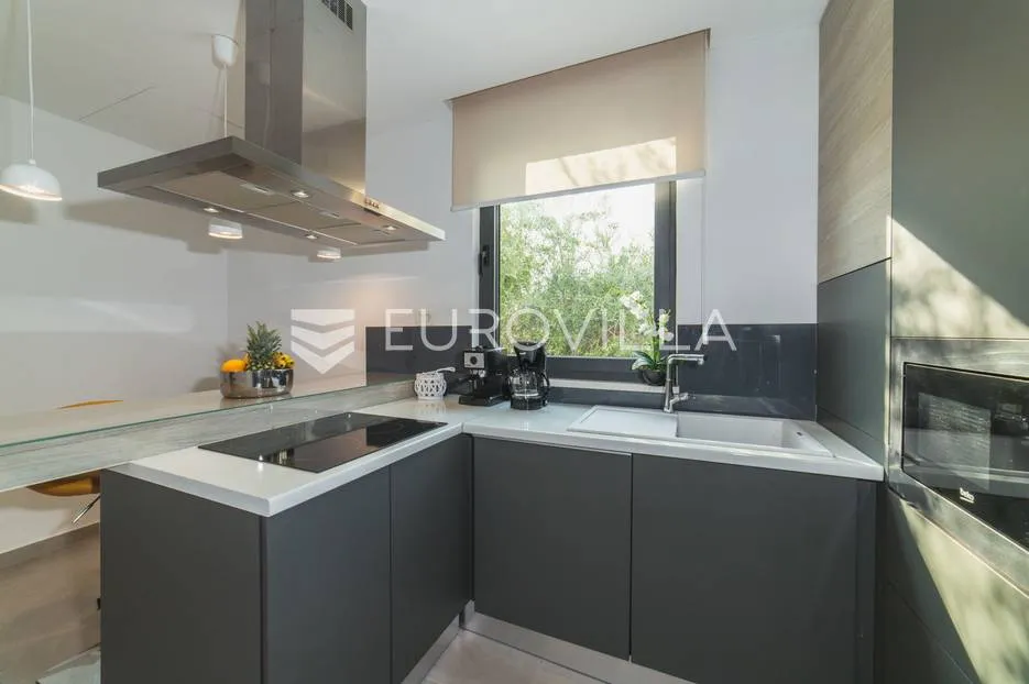 trogir, luksuzna vila s bazenom, nkp 368 m2 - slika 26