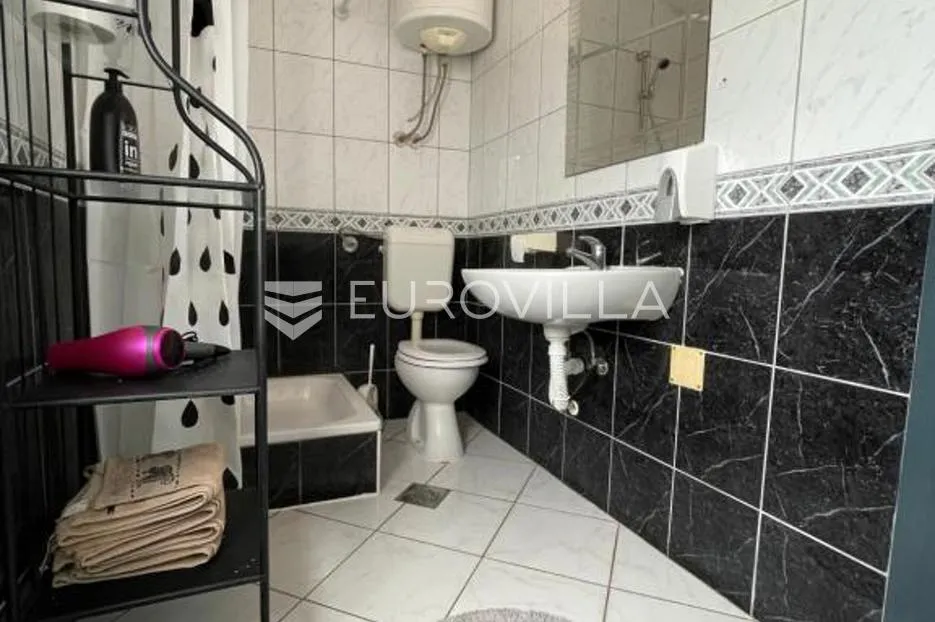 jasenice, maslenica, lijepa dvojna kuća s četiri odvojene jedinice kraj mora - slika 16