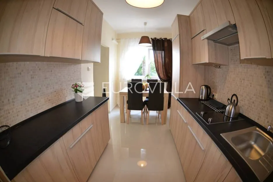 medulin, samostojeća kuća s tri apartmana nkp 240 m2 i pogledom more - slika 4