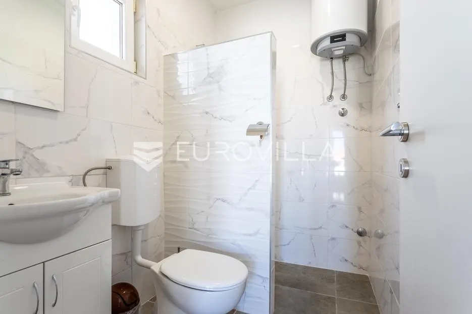 vodice, apartmanska kuća – idealna investicija za turizam! - slika 22