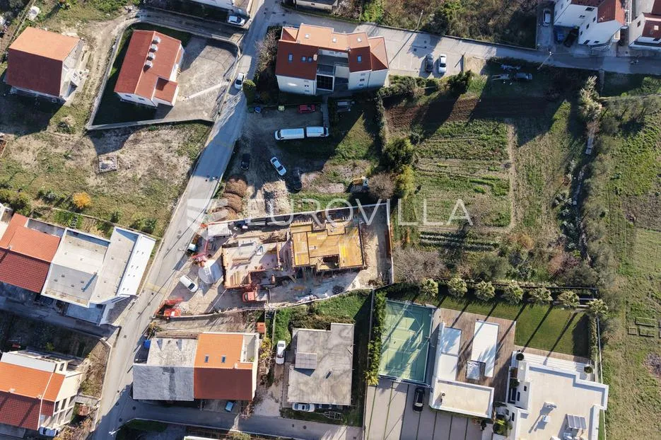 kaštel lukšić, trosoban penthouse s krovnom terasom i dva parkirna mjesta - slika 24