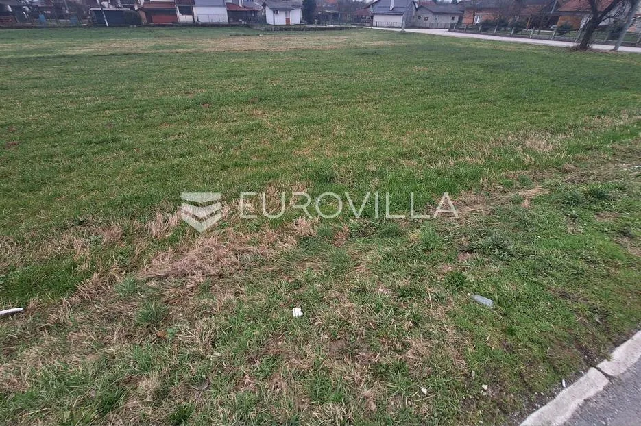 Duga Resa, građevinsko zemljište 3154 m², višestambeno, odlična lokacija