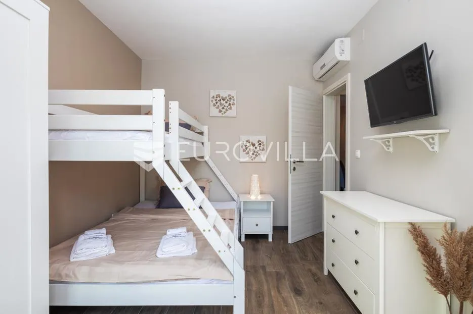 pag prekrasna villa sa pogledom na more 350 m² na 200 metara od mora - slika 30