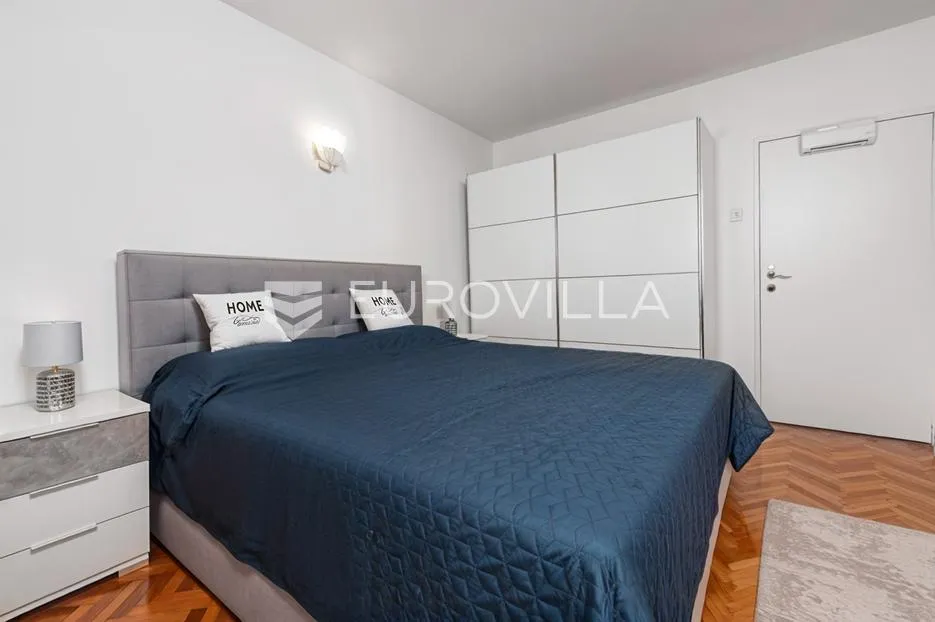 senj, dvosobni stan od 57 m² u strogom centru - slika 13