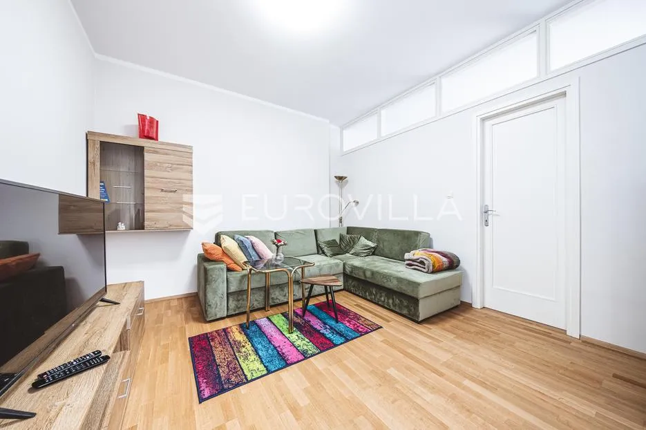 zagreb, donji grad, prekrasan trosoban stan 60 m² - slika 2
