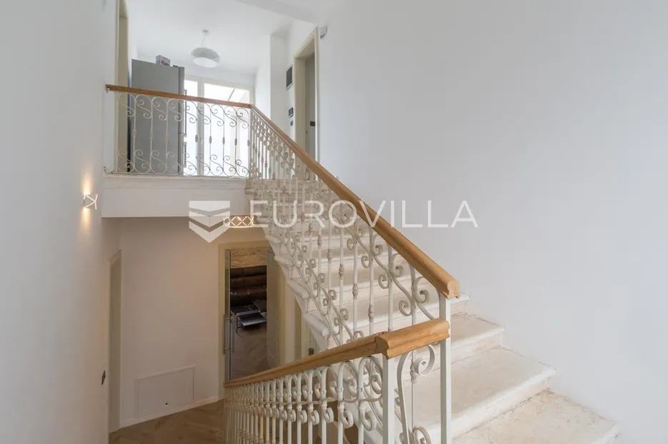 istra, pula, potpuno renovirana austrougarska villa u srcu pule - slika 25