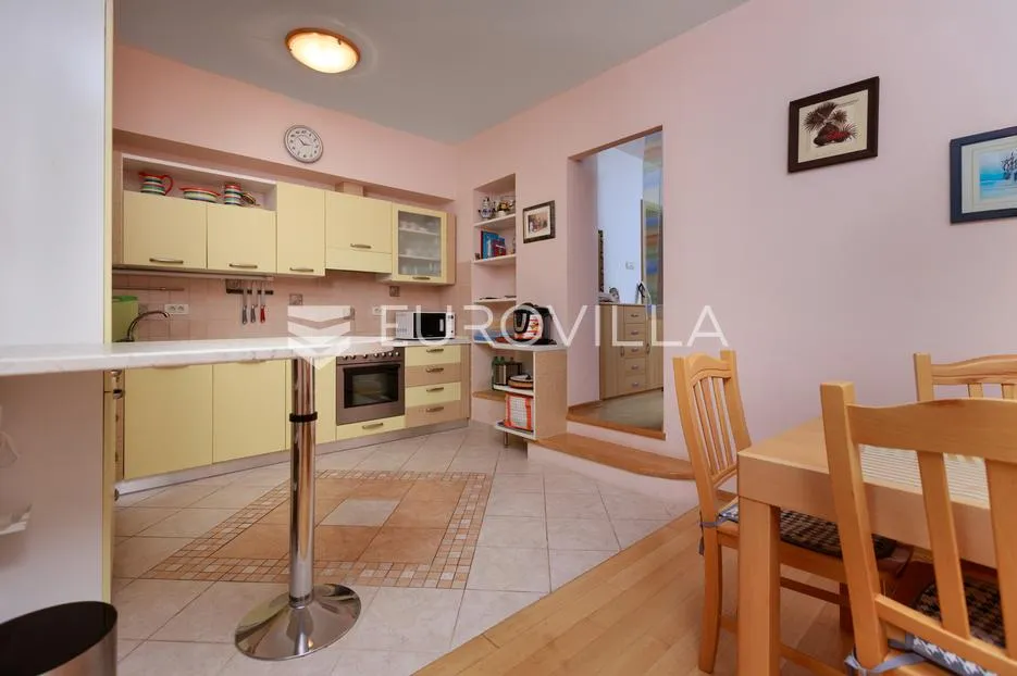 opatija, centar, dvoetažan stan 147 m², vrt, pogled na more - slika 6