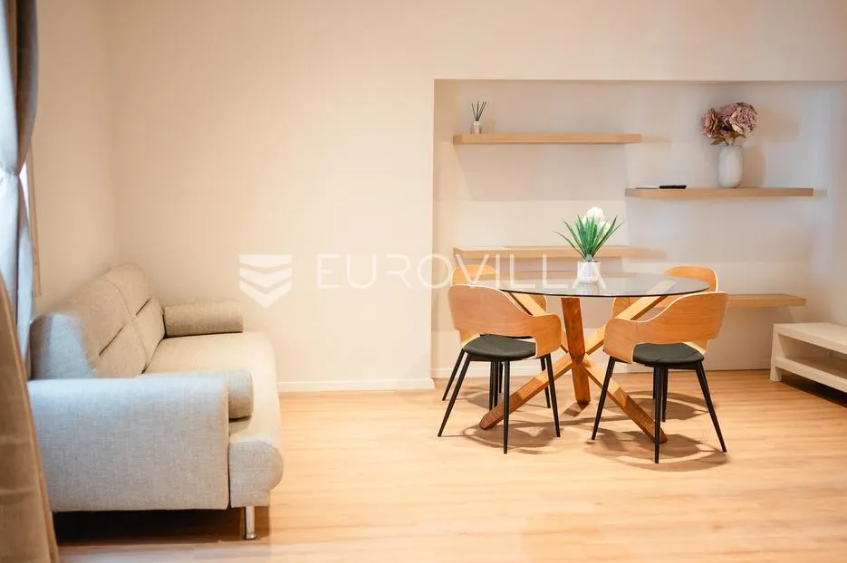 Zagreb, Gornji Grad, Kaptol, luksuzan trosoban stan 78 m²