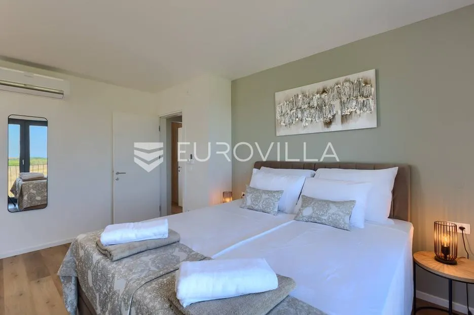 istra, brtonigla, moderna vila s bazenom i jacuzzijem - slika 41