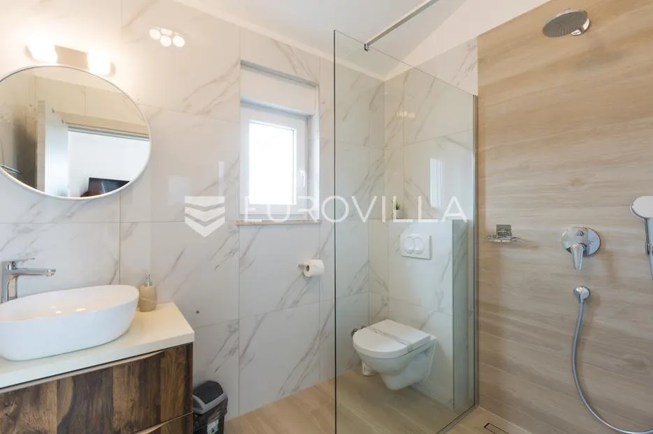 istra, svetvinčenat, moderna samostojeća kuća 155 m² s grijanim bazenom 32 m² - slika 26