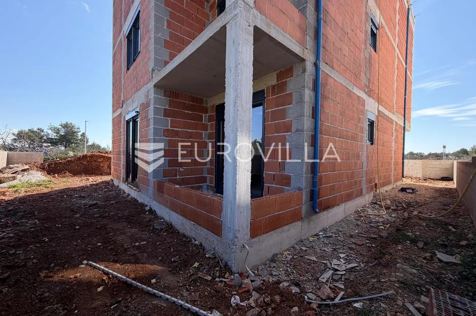 vir, novogradnja, apartman s 2 spavaće sobe i velikim vrtom na mirnoj lokaciji, centar - slika 4
