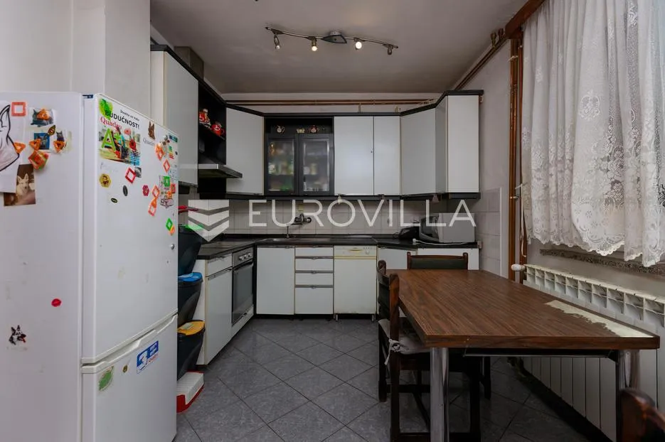 drenova, trosoban stan s dvije kupaonice, terasa i dio vrta, prizemlje obiteljske kuće, 72 m² - slika 2
