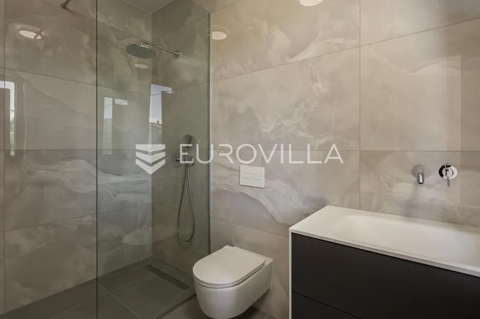 istra, pomer, unikatna, moderna villa 20 m od mora 417 m² - slika 67