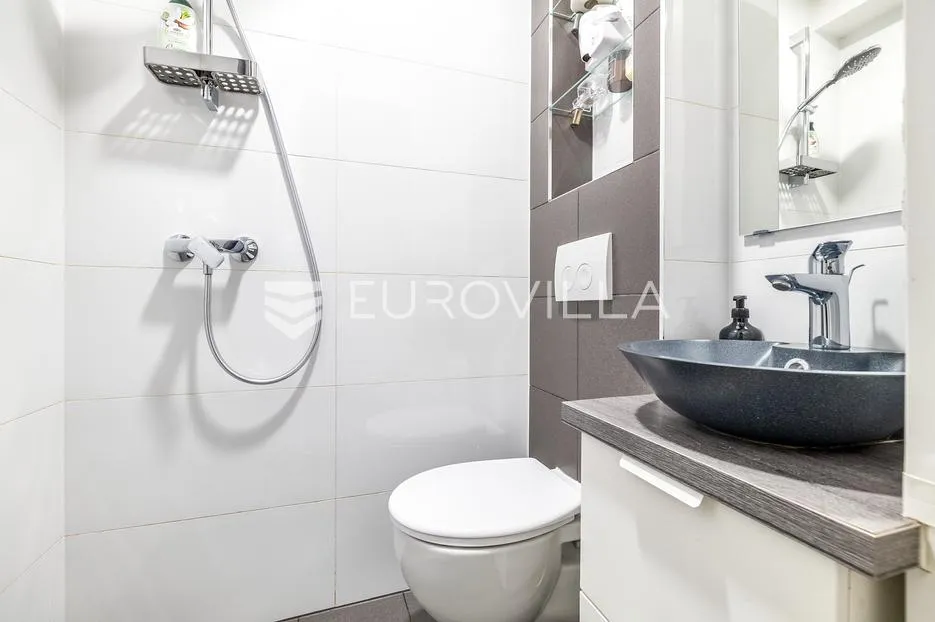 zagreb, centar, kneza ljudevita posavskog, dva potpuno opremljena studio apartmana,18 m² i 20 m² - slika 9
