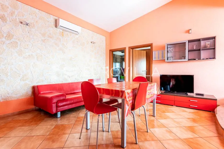 vinišće, kuća s s bazenom i 6 apartmana uz zemljište 1.000 m2 - slika 26