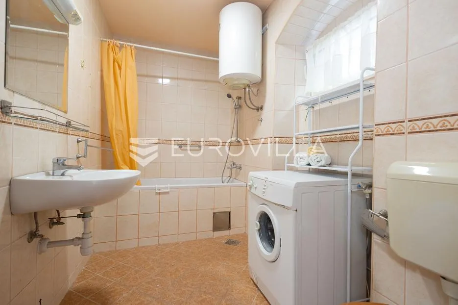 split, varoš, jednosoban stan 40 m² s dodatnih 11 m² prolaza - slika 8