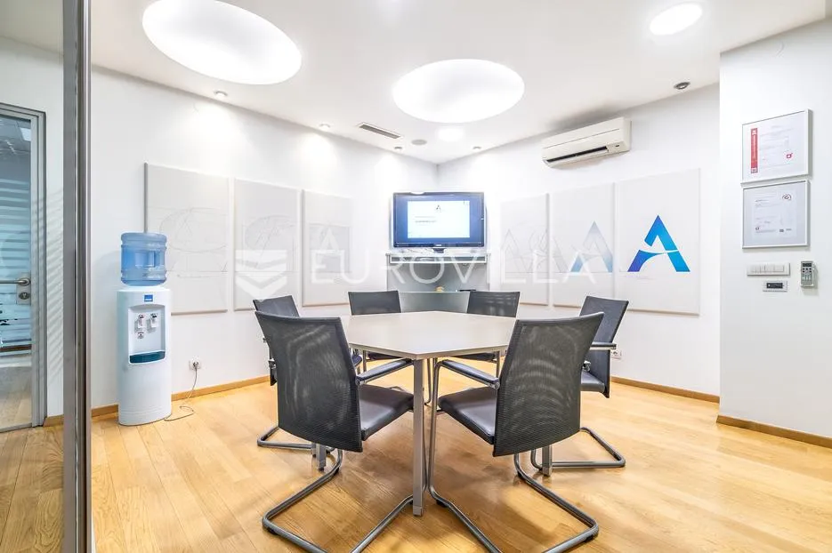zagreb, radnička, uredski poslovni prostor s dva garažna parkirna mjesta, 55 m² - slika 2