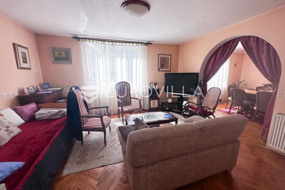 vinkovci, centar, 249.54 m² kuća na 3 etaže pomoćna zgrada te garaža - slika 10