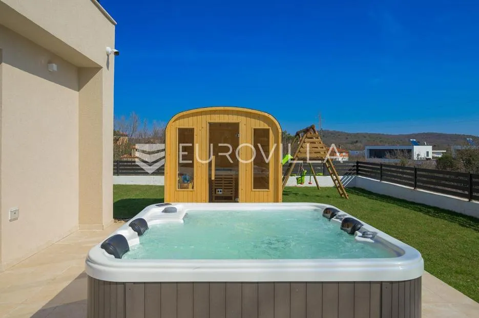 istra, rovinjsko selo, moderna kuća 210 m² s grijanim bazenom, saunom i jacuzzijem - slika 33