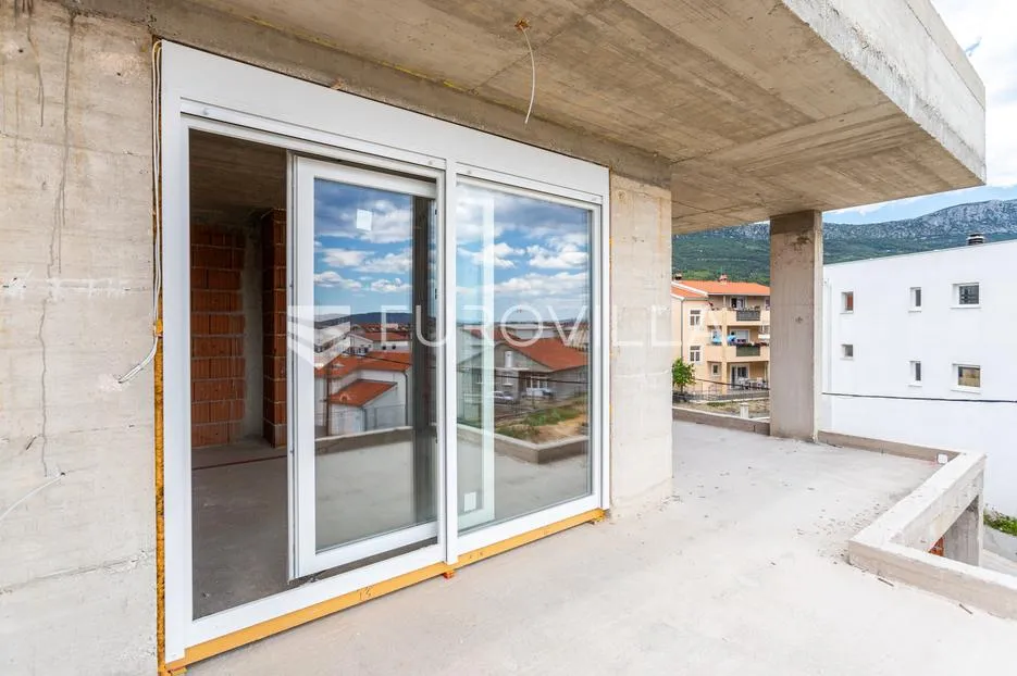 kaštel lukšić, trosoban penthouse s krovnom terasom i dva parkirna mjesta - slika 26