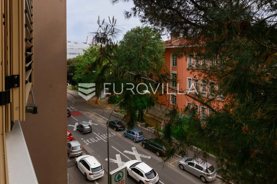 rijeka, centar, novouređen stan površine 51 m², prvi najam - slika 9