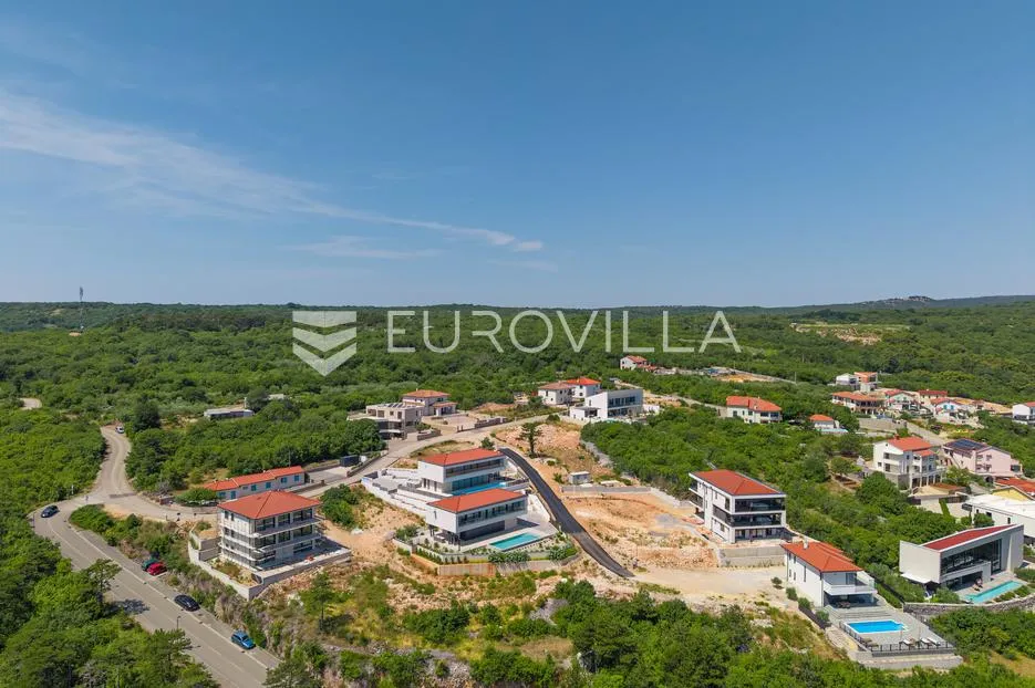 otok krk, vrbnik, moderan stan s pogledom na more, dodatnim studio prostorom i okućnicom - slika 18