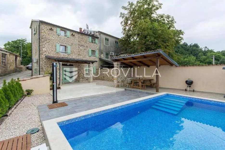 Istra, Motovun, predivna kamena kuća s bazenom i dodatnim apartmanom