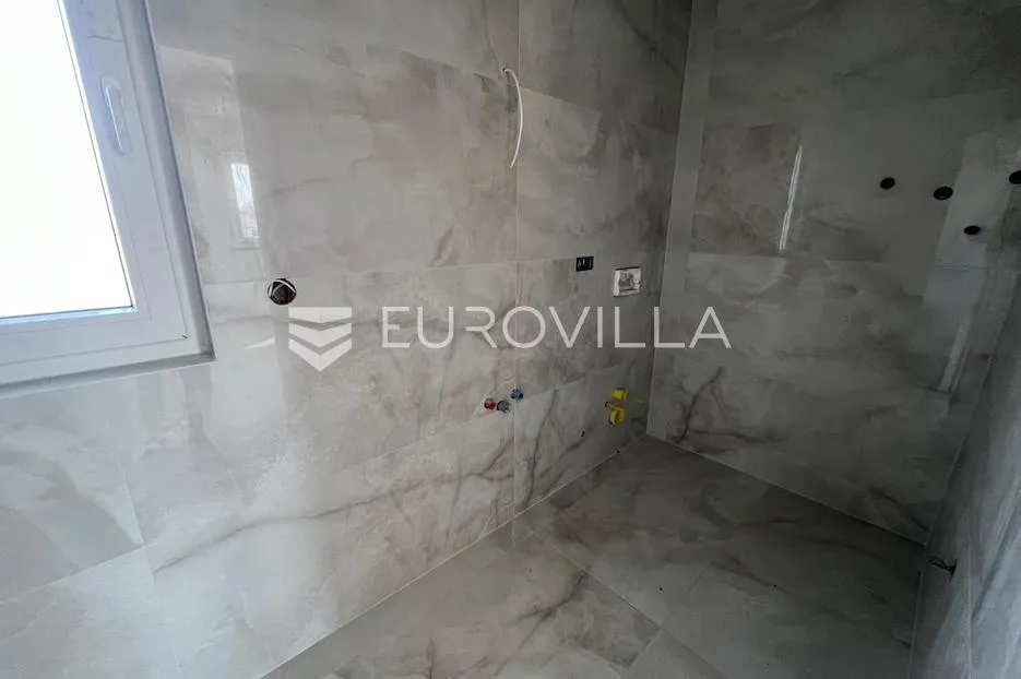 istra, svetvinčenat, kvalitetna moderna kuća 180 m² s bazenom 24 m² i garažom - slika 17