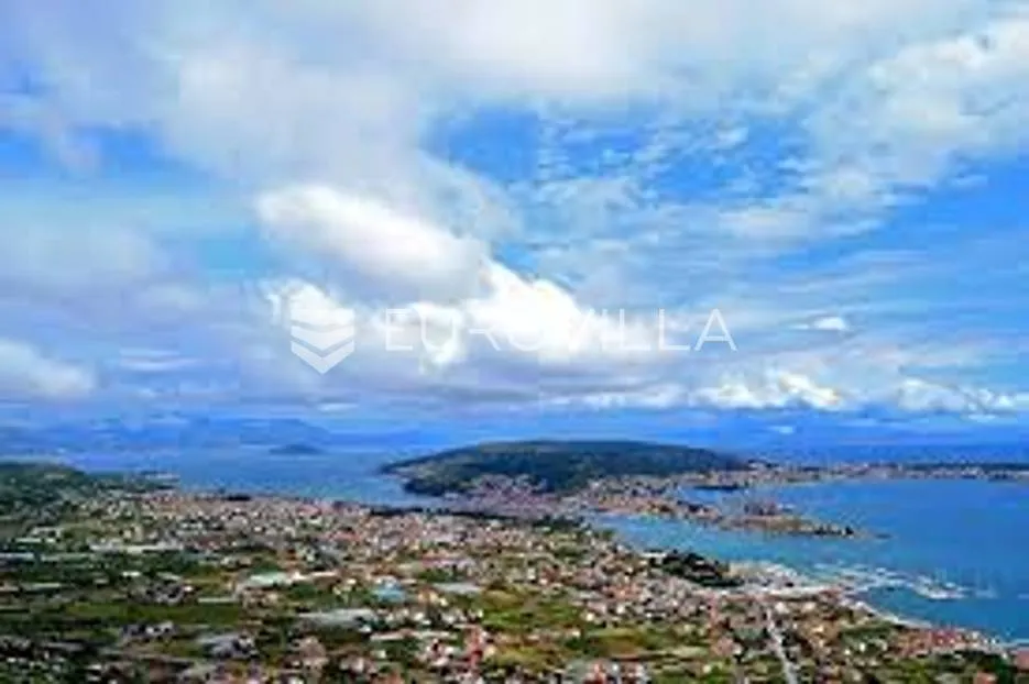 split okolica- trogir- seget, građevinsko zemljište, 3359m2, 500m od mora - slika 2
