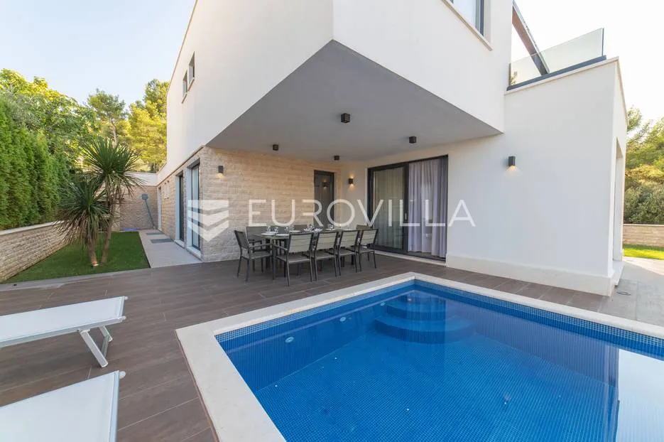 trogir, prekrasna luksuzna vila nadomak mora - slika 28