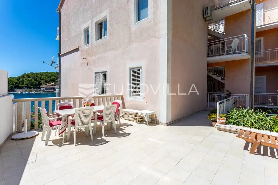 drvenik, makarska rivijera, više apartmanska kuća prvi red do mora - slika 31