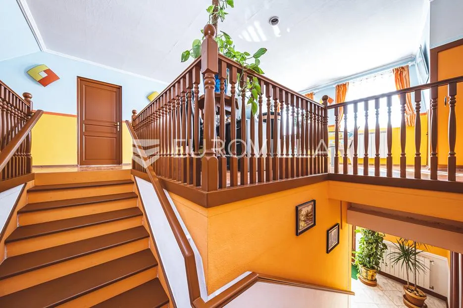 donja pušća, elegantna obiteljska kuća, 396 m2 brp - slika 37