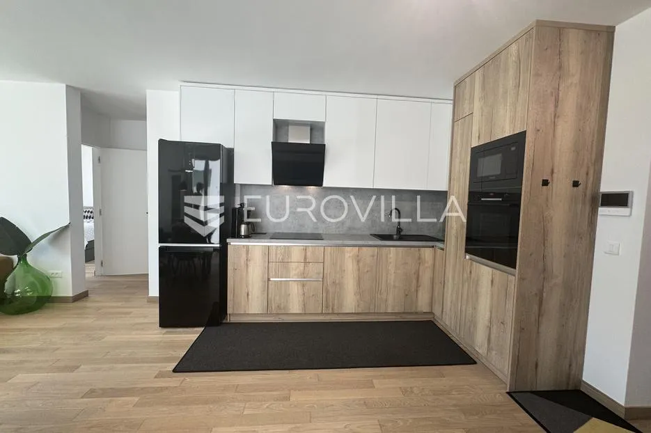 istra, rovinj, moderan stan s dvije spavaće sobe 101 m², vrtom i ograđenim parkirnim mjestom - slika 4
