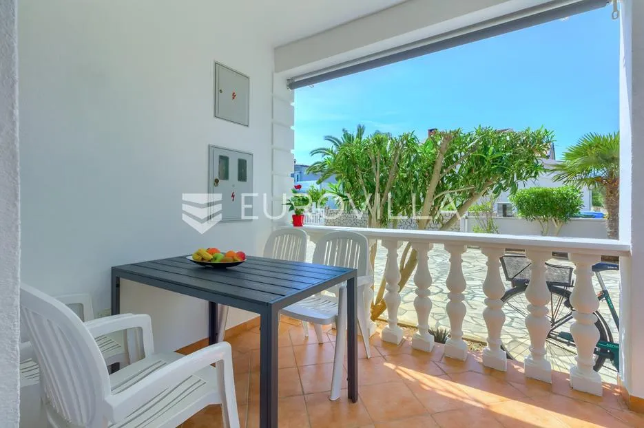 vir, atraktivna apartmanska kuća s 4 stambene jedinice udaljene 150 m od plaže - slika 49
