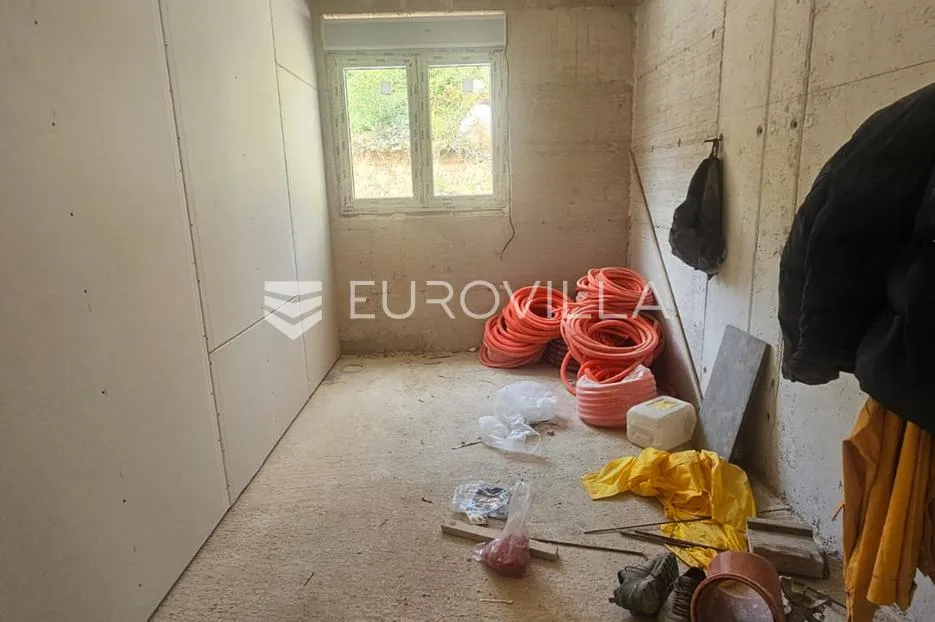 trogir, seget donji stan 66,7 m² uz vrt, novogradnja s garažom i liftom - slika 5