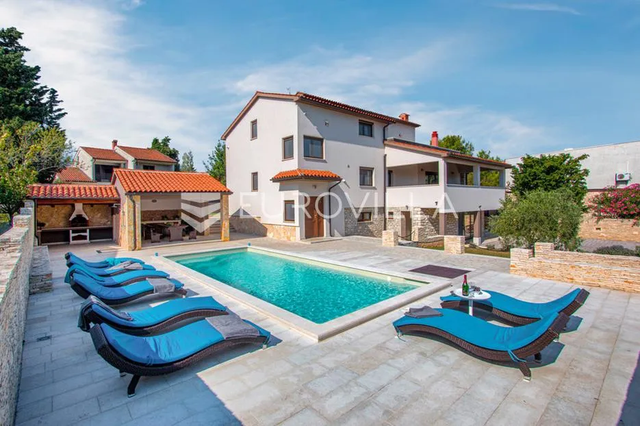 istra, premantura, unikatna vila s panoramskim pogledom, na velikoj uređenoj okućnici - slika 40
