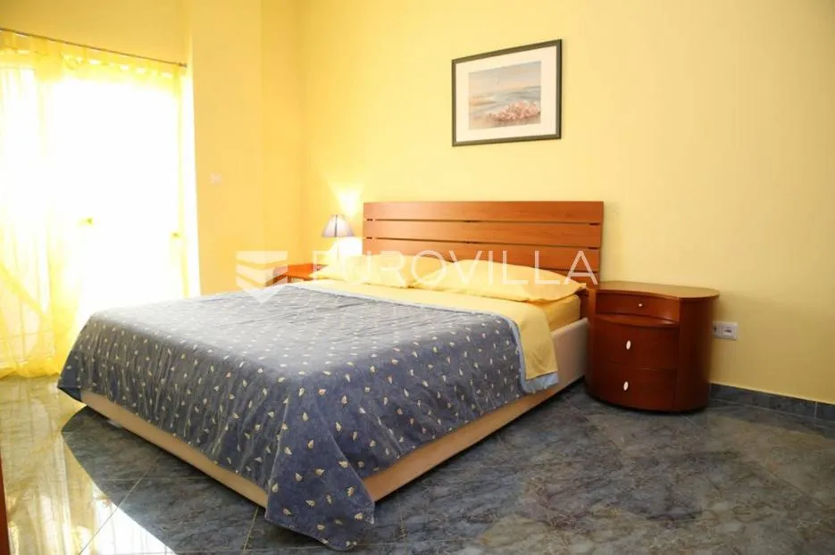vodice, atraktivna vila 850 m² - slika 9