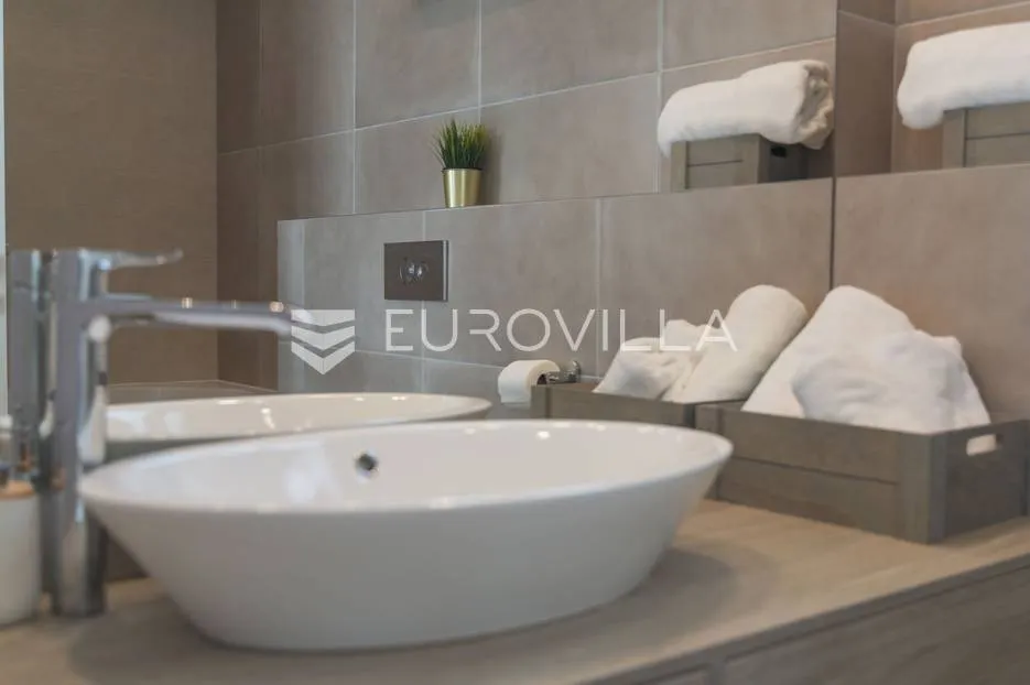 trogir, luksuzna vila s bazenom, nkp 368 m2 - slika 83