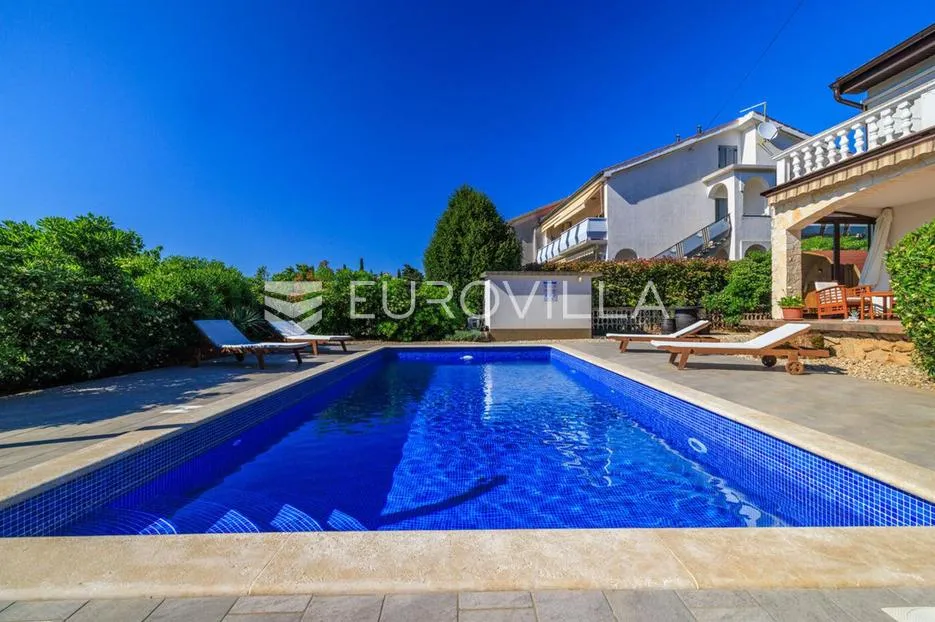 krk, punat, samostojeća kuća s dva apartmana po 100 m², studio apartman, bazen, garaža, sauna - slika 4